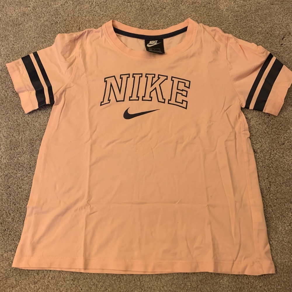 Women’s Nike T-shirt